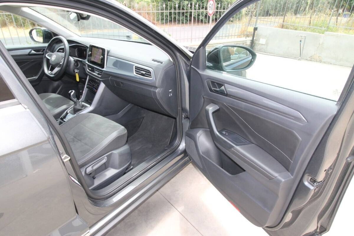 Volkswagen T-Roc 1.0 tsi Style 115cv (19)