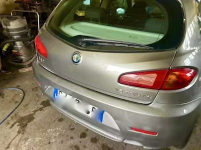 Alfa Romeo 147 1.6 16V TS (105) 3 porte Distinctive (4)