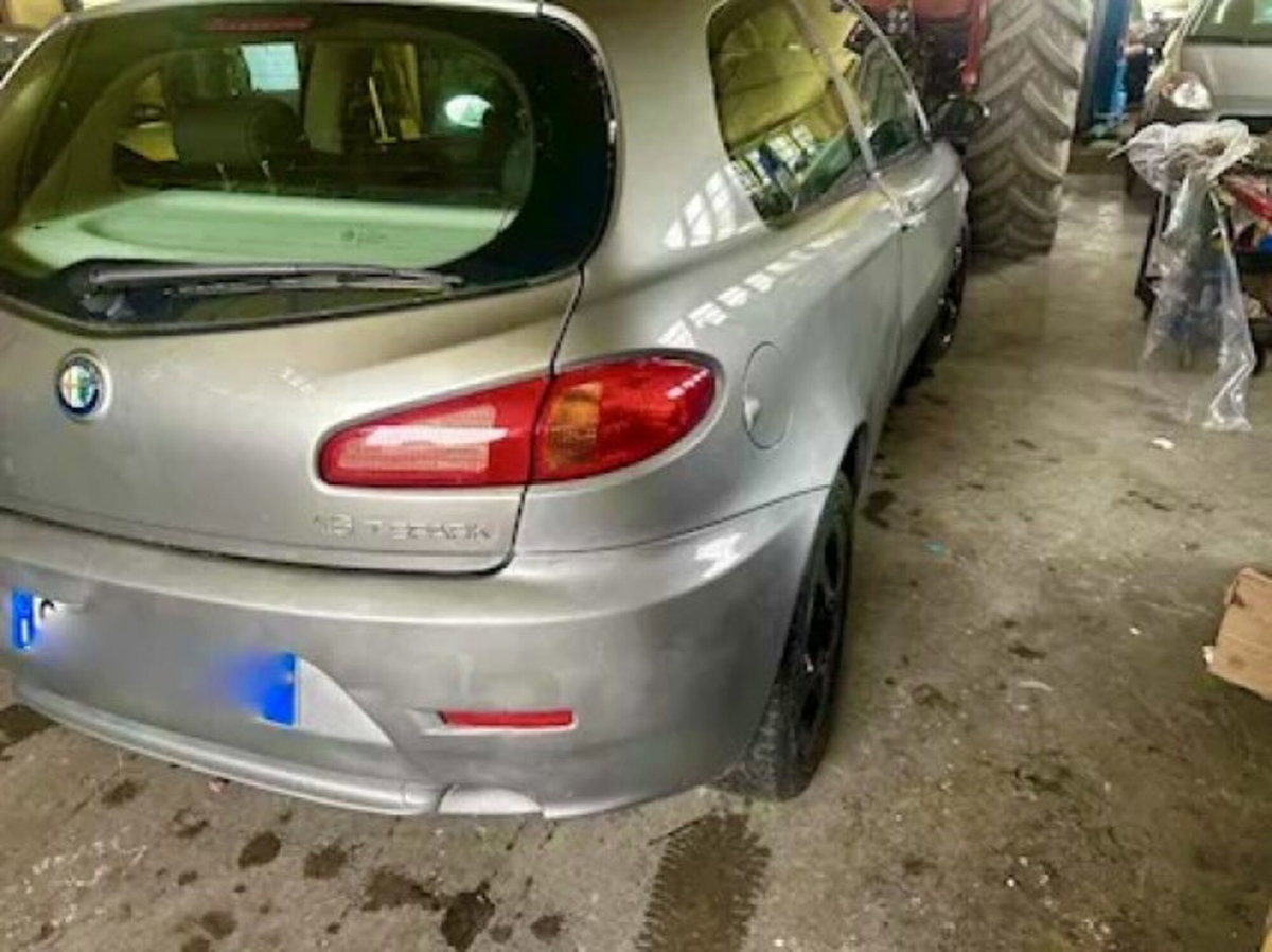 Alfa Romeo 147 1.6 16V TS (105) 3 porte Distinctive (5)
