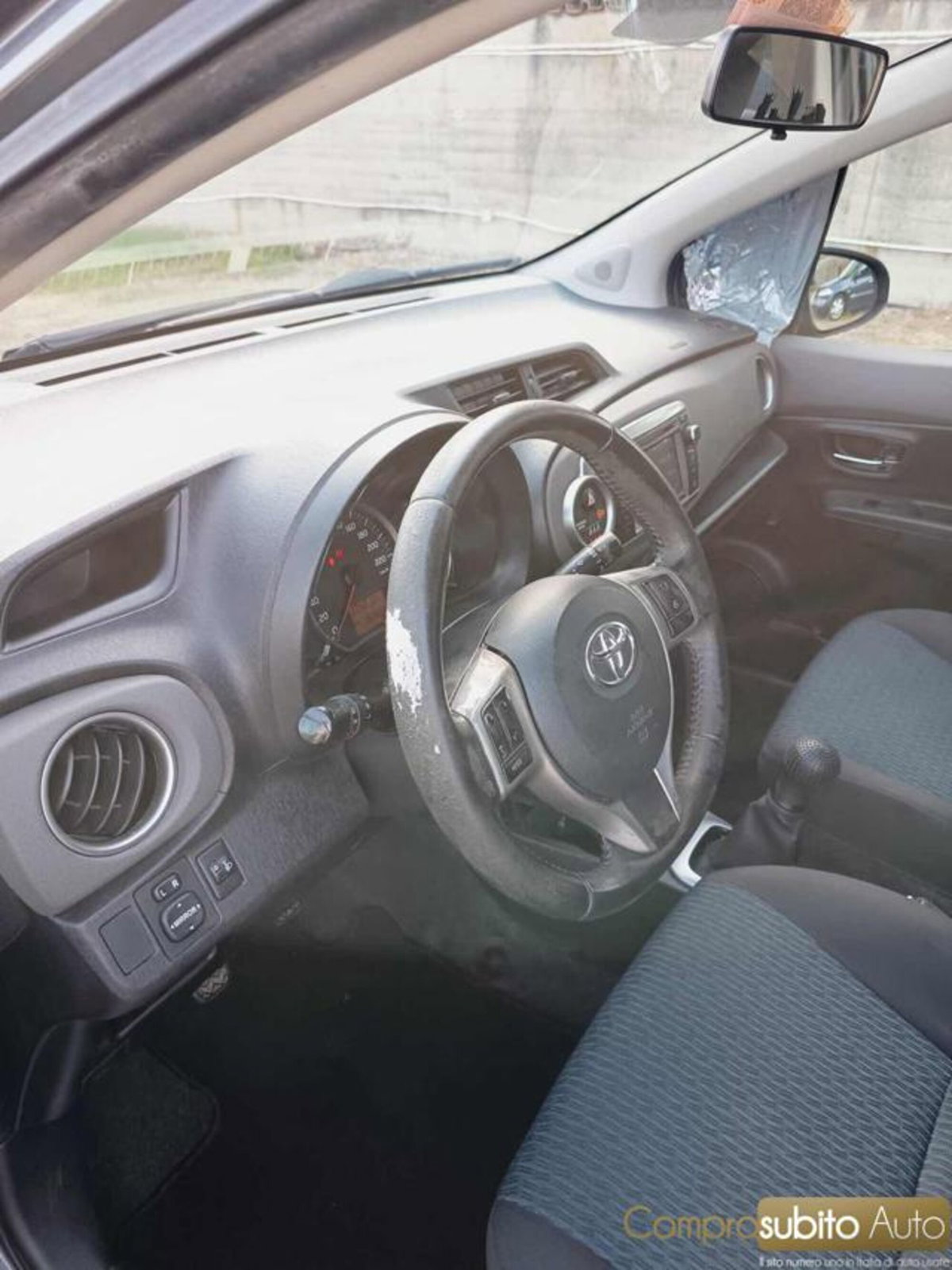 Toyota Yaris 1.0 5 porte (16)