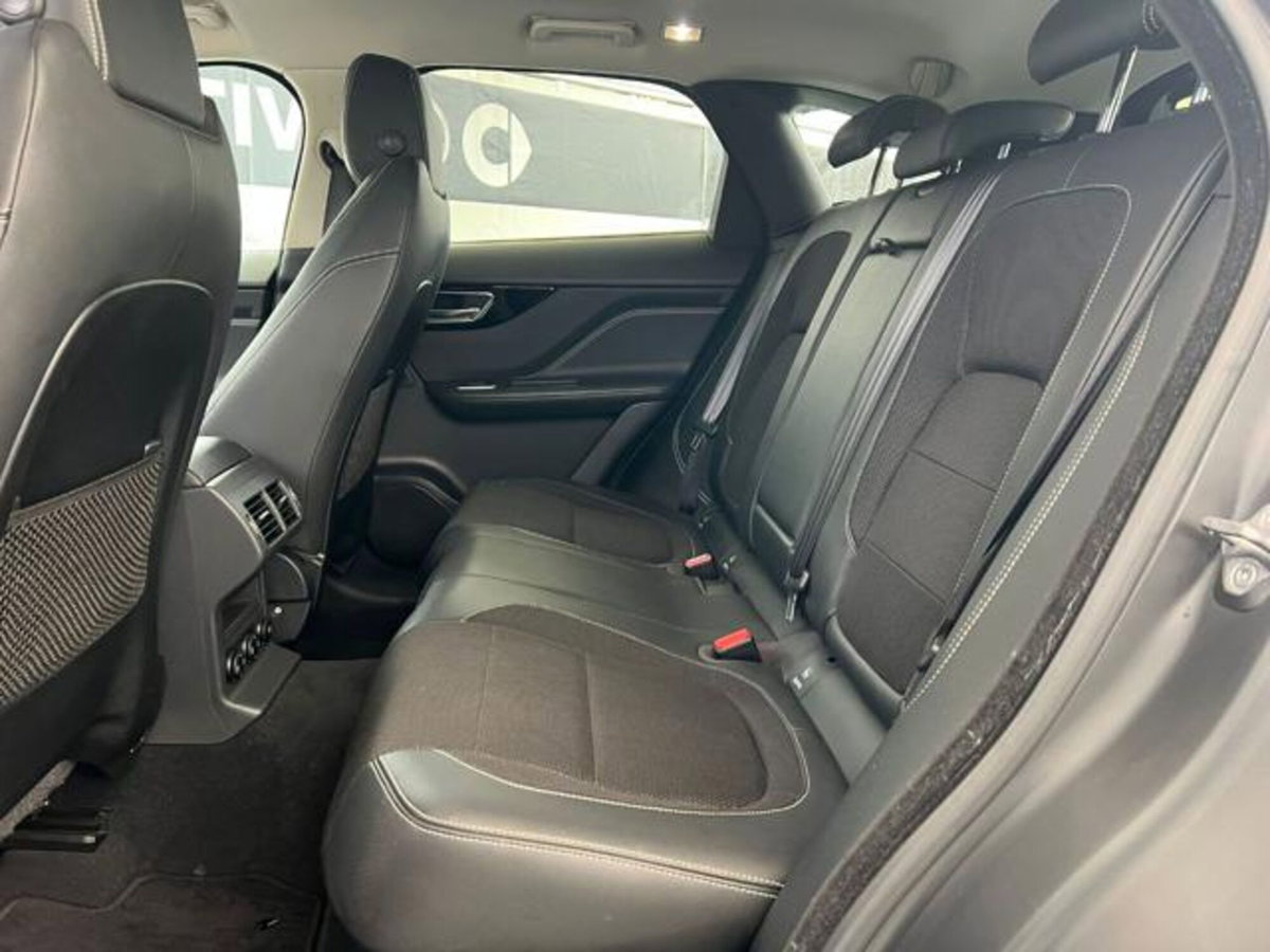 Jaguar F-Pace 2.0 D 180 CV aut. R-Sport (10)