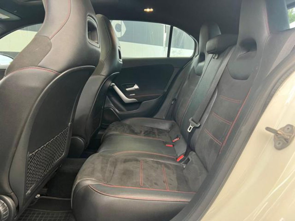Mercedes-Benz Classe A Sedan 180 d Automatic 4p. Premium (8)