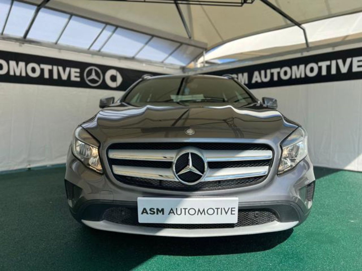 Mercedes-Benz GLA SUV 200 d Business (2)
