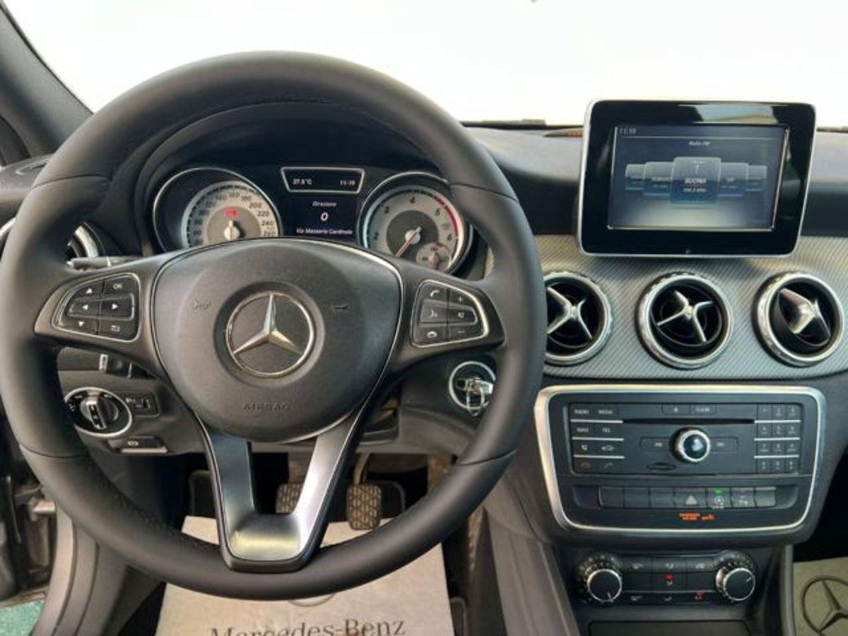 Mercedes-Benz GLA SUV 200 d Business (7)