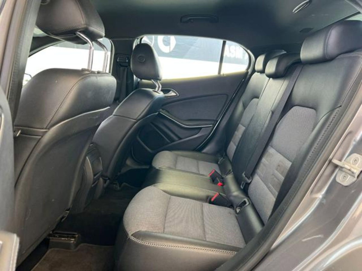 Mercedes-Benz GLA SUV 200 d Business (9)