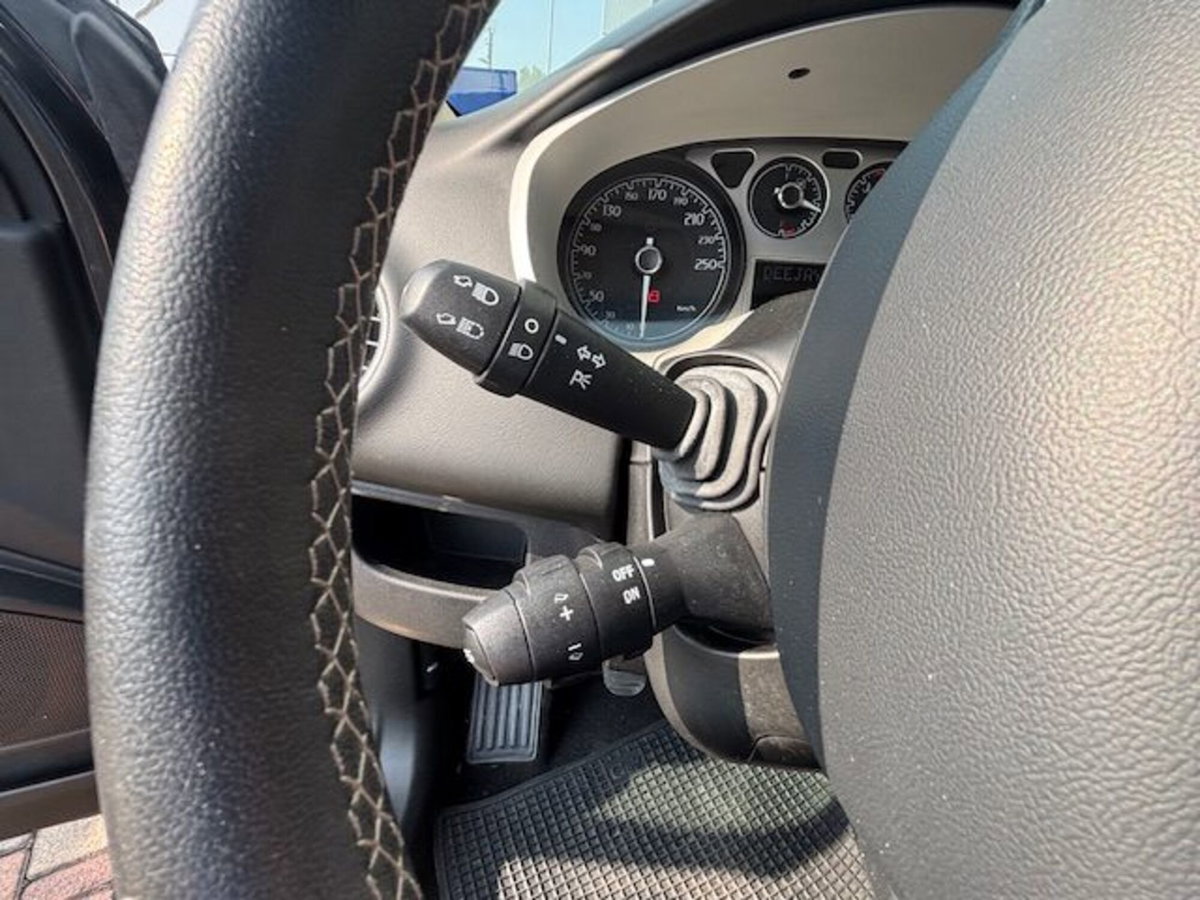 Lancia Delta 1.6 MJT DPF Gold (16)