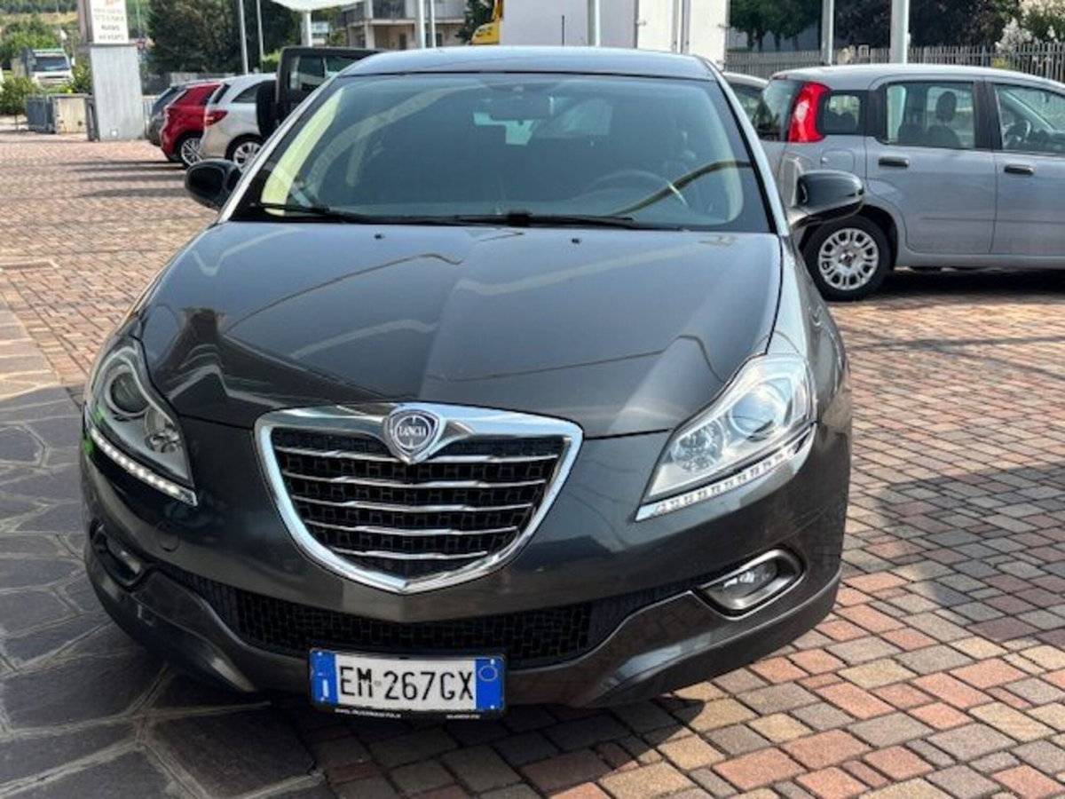 Lancia Delta 1.6 MJT DPF Gold (2)