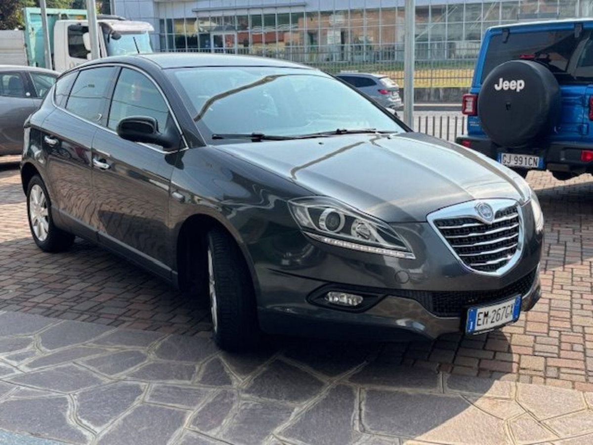 Lancia Delta 1.6 MJT DPF Gold (3)