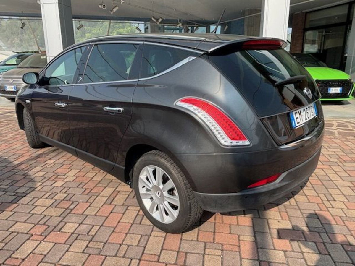 Lancia Delta 1.6 MJT DPF Gold (6)