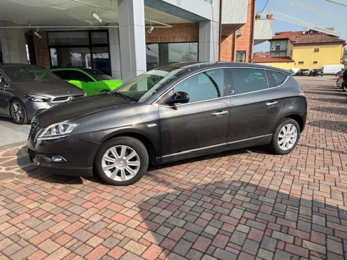 Lancia Delta 1.6 MJT DPF Gold (7)