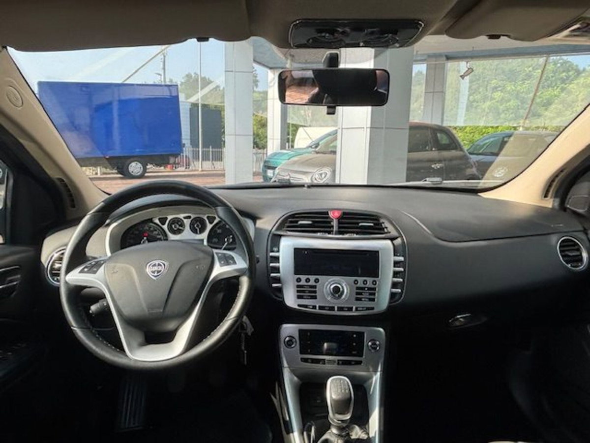 Lancia Delta 1.6 MJT DPF Gold (8)