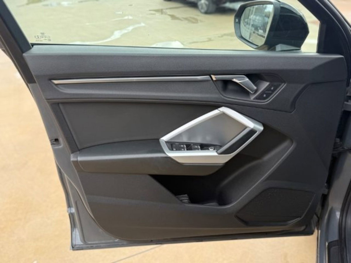 Audi Q3 35 TDI Business (13)
