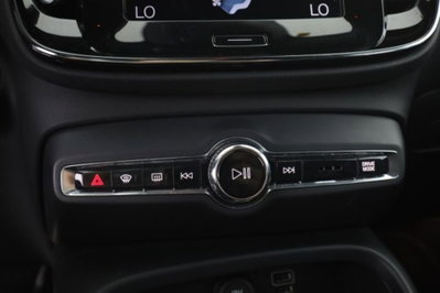 Volvo XC40 T4 Recharge Plug-in Hybrid R-design (12)
