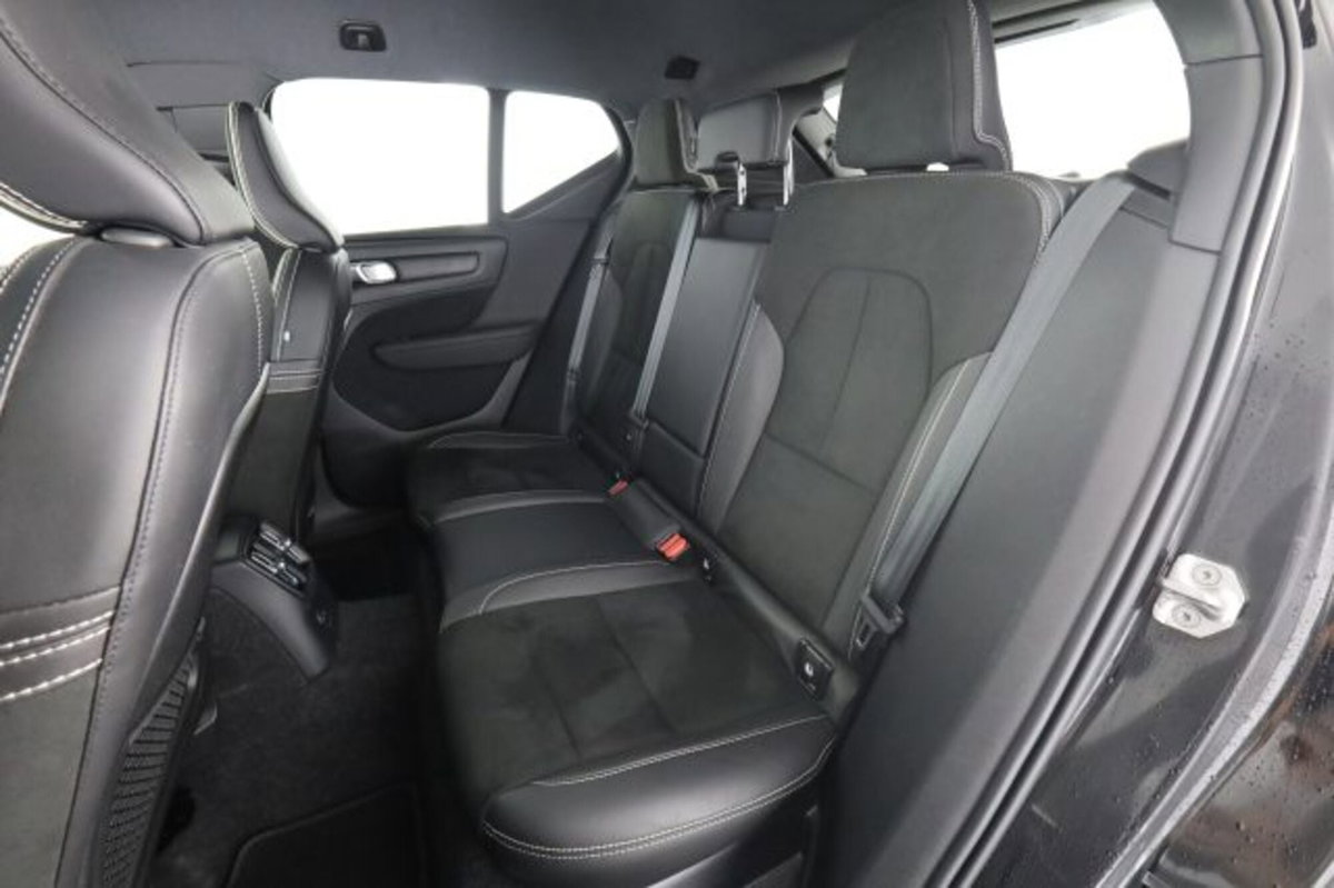 Volvo XC40 T4 Recharge Plug-in Hybrid R-design (3)