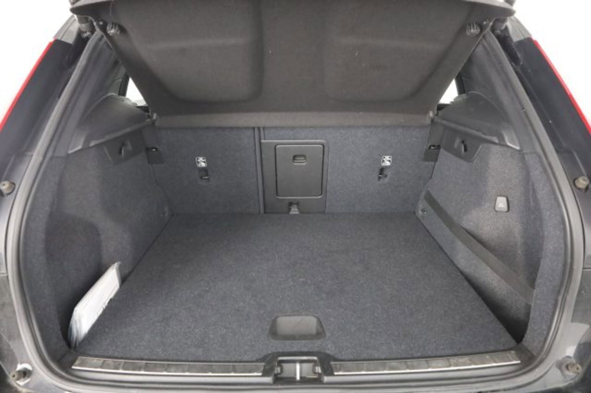 Volvo XC40 T4 Recharge Plug-in Hybrid R-design (6)