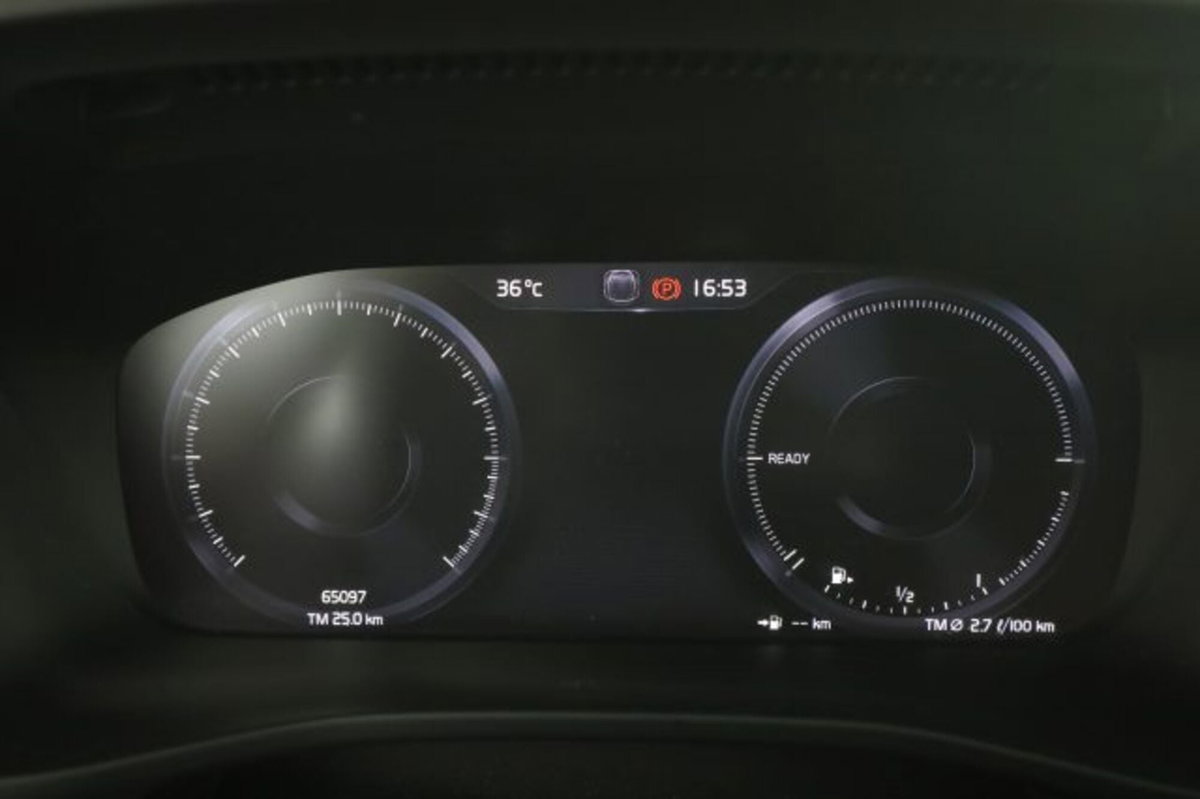 Volvo XC40 T4 Recharge Plug-in Hybrid R-design (7)