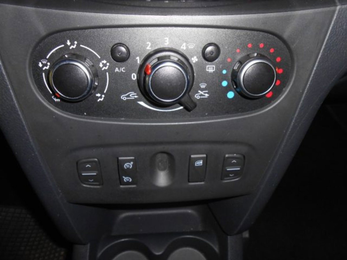 Dacia Sandero Stepway 0.9 TCe 90 CV Comfort (15)
