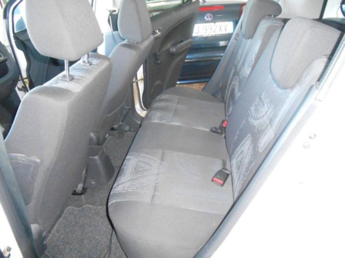 Opel Agila 1.2 16V 94 CV Elective (8)
