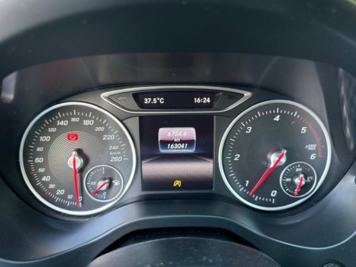 Mercedes-Benz Classe A 200 d Sport (12)