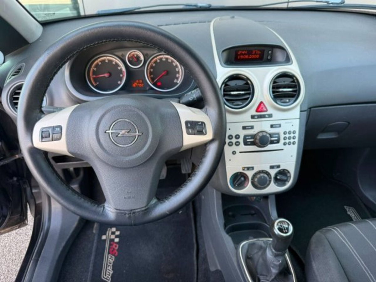 Opel Corsa 1.2 5 porte Cosmo (10)