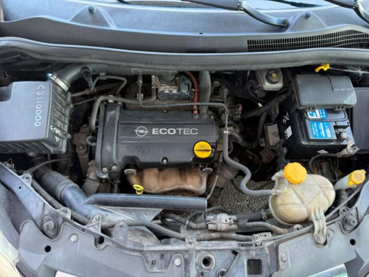Opel Corsa 1.2 5 porte Cosmo (17)