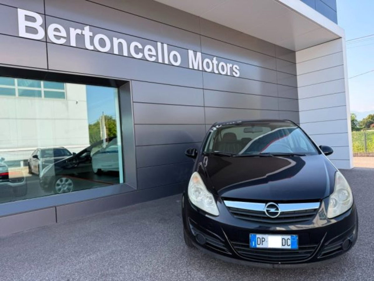 Opel Corsa 1.2 5 porte Cosmo (2)