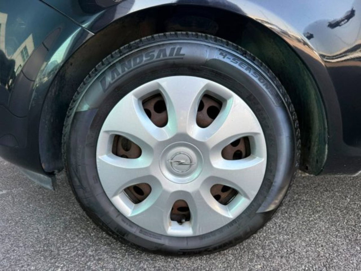 Opel Corsa 1.2 5 porte Cosmo (6)