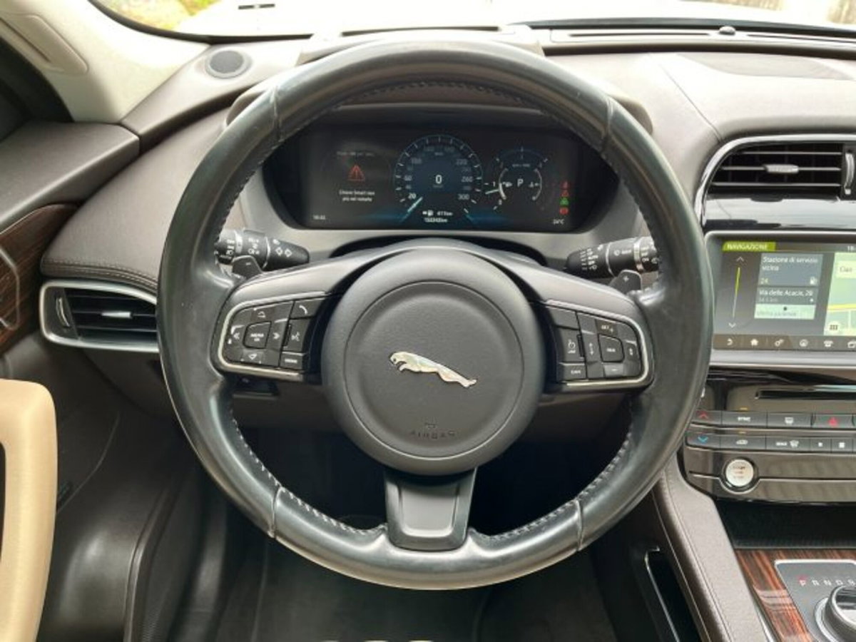 Jaguar F-Pace 3.0 D V6 300 CV AWD aut. Portfolio (17)
