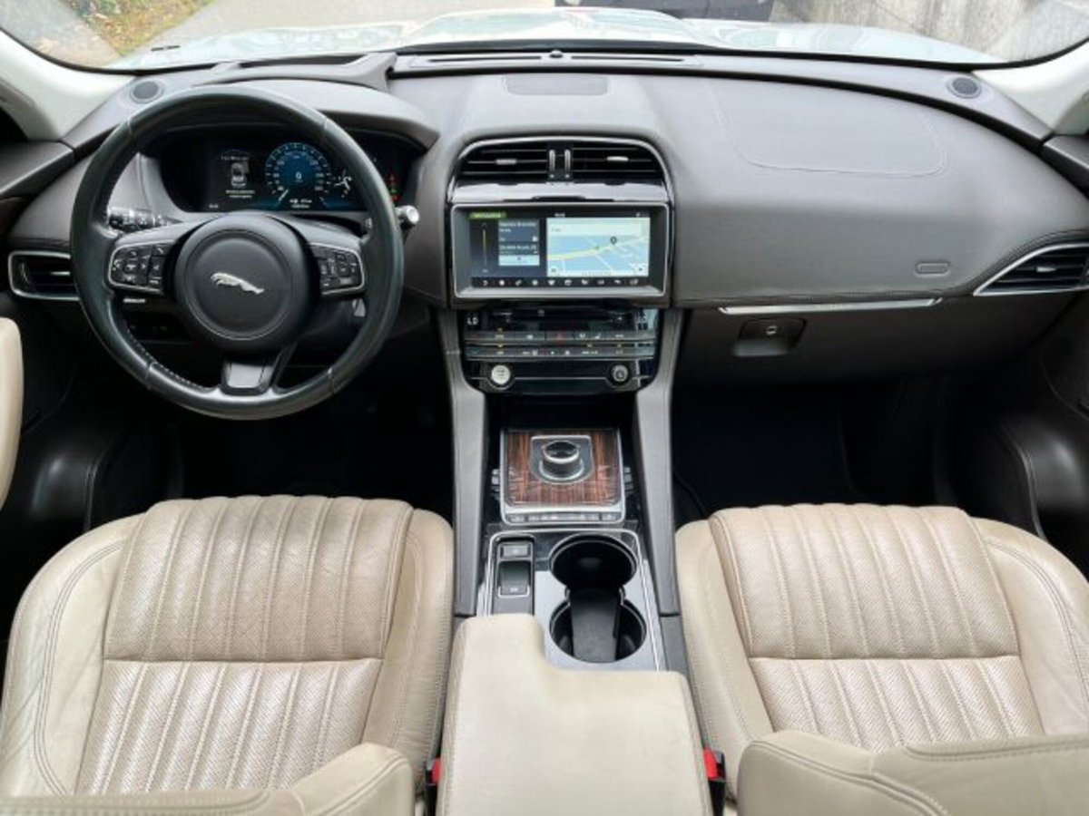 Jaguar F-Pace 3.0 D V6 300 CV AWD aut. Portfolio (6)