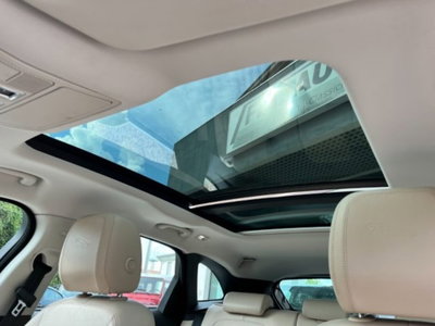 Jaguar F-Pace 3.0 D V6 300 CV AWD aut. Portfolio (9)