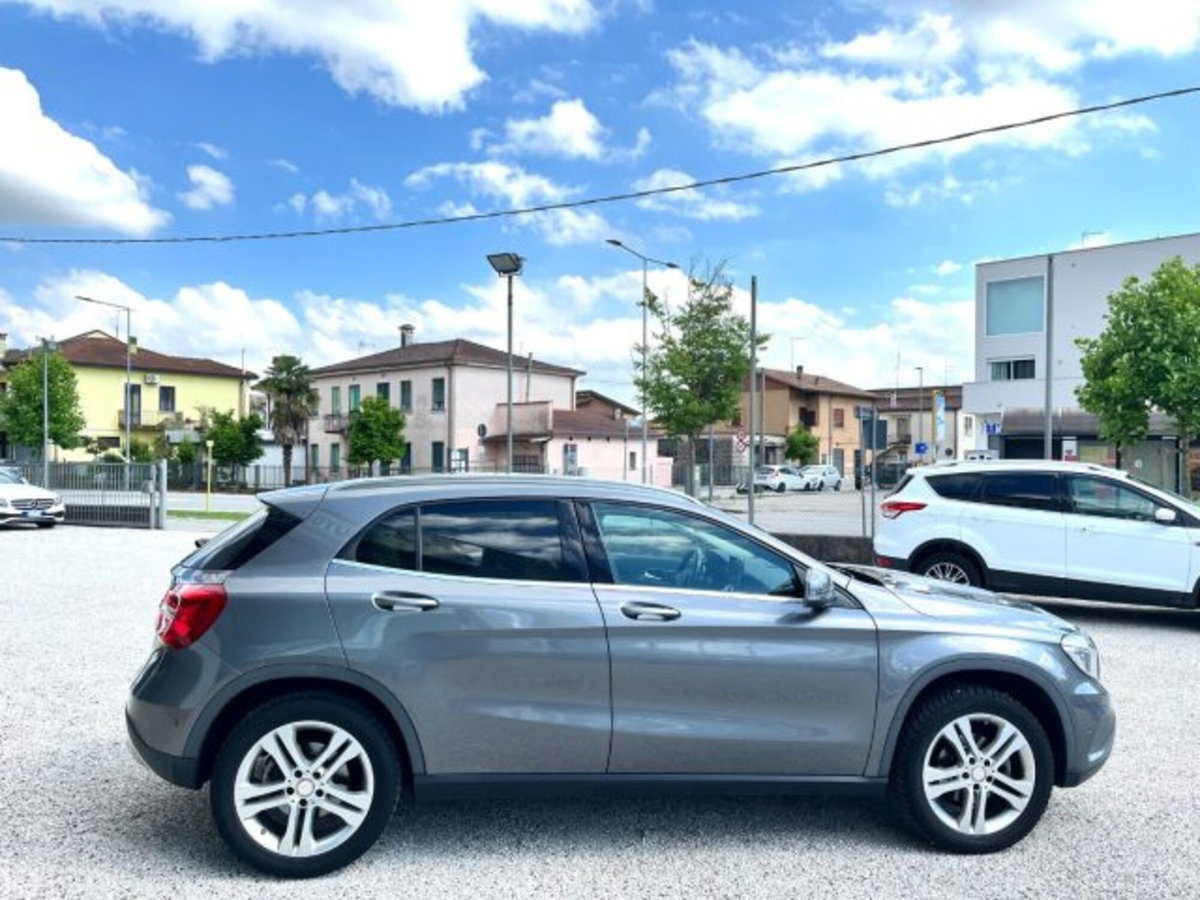 Mercedes-Benz GLA SUV 220 d Automatic 4Matic Enduro (14)