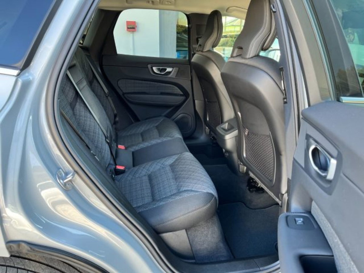 Volvo XC60 B4 automatico Core (9)