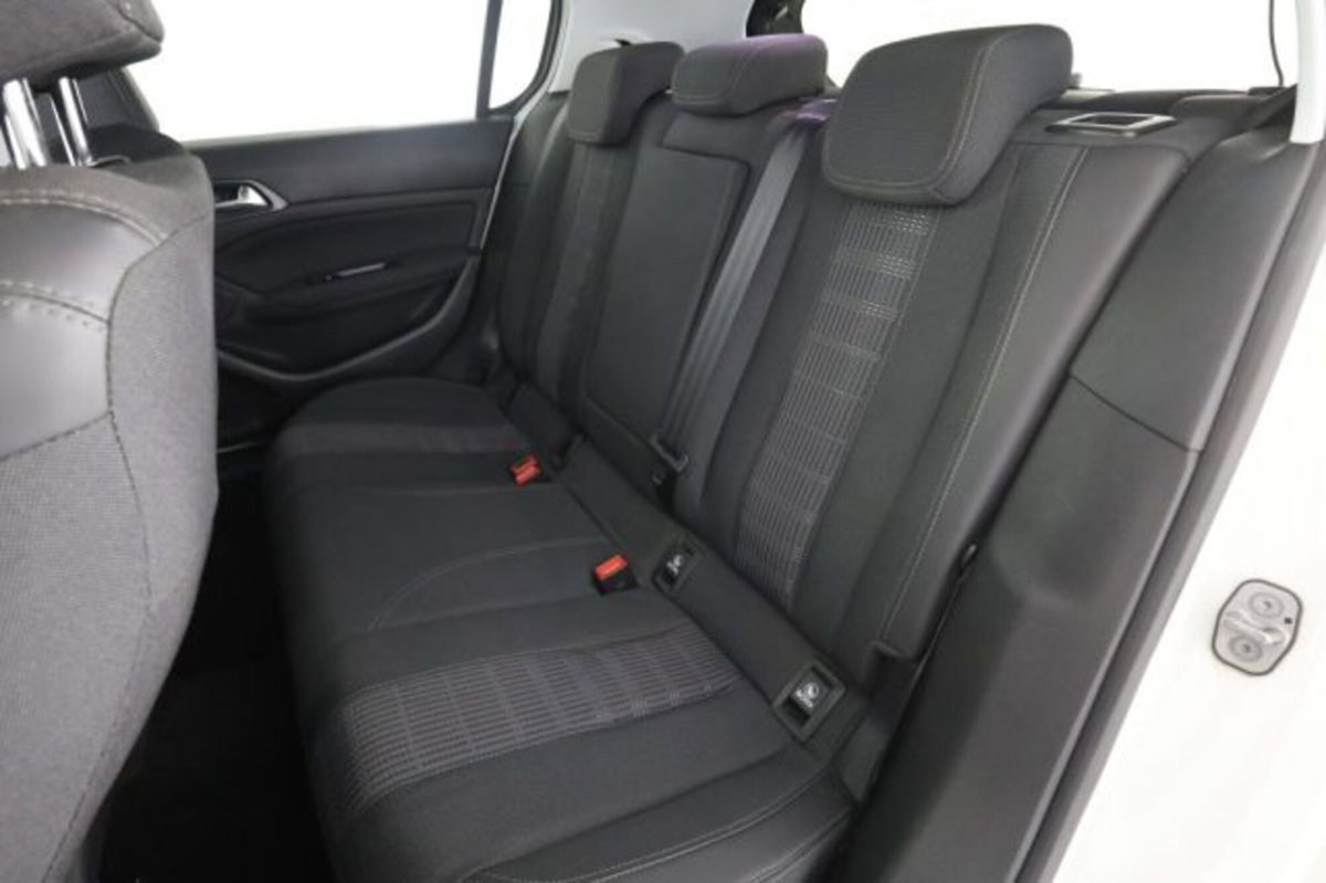 Peugeot 308 BlueHDi 120 S&S EAT6 Allure (3)