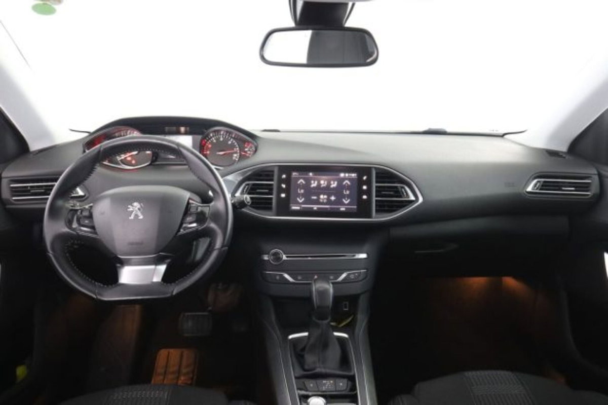 Peugeot 308 BlueHDi 120 S&S EAT6 Allure (4)