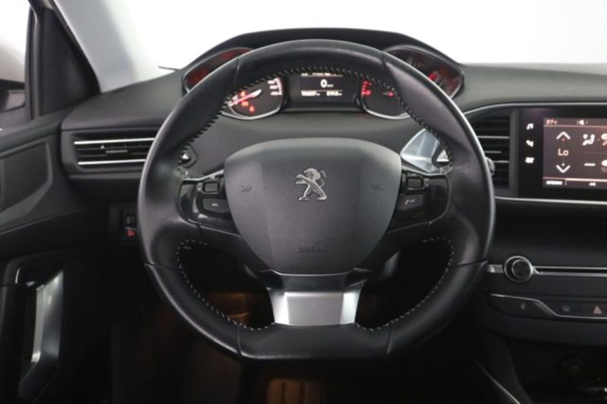 Peugeot 308 BlueHDi 120 S&S EAT6 Allure (5)