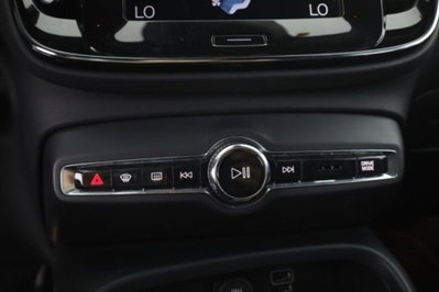 Volvo XC40 T4 Recharge Plug-in Hybrid R-design (12)