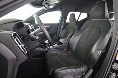 Volvo XC40 T4 Recharge Plug-in Hybrid R-design (2)