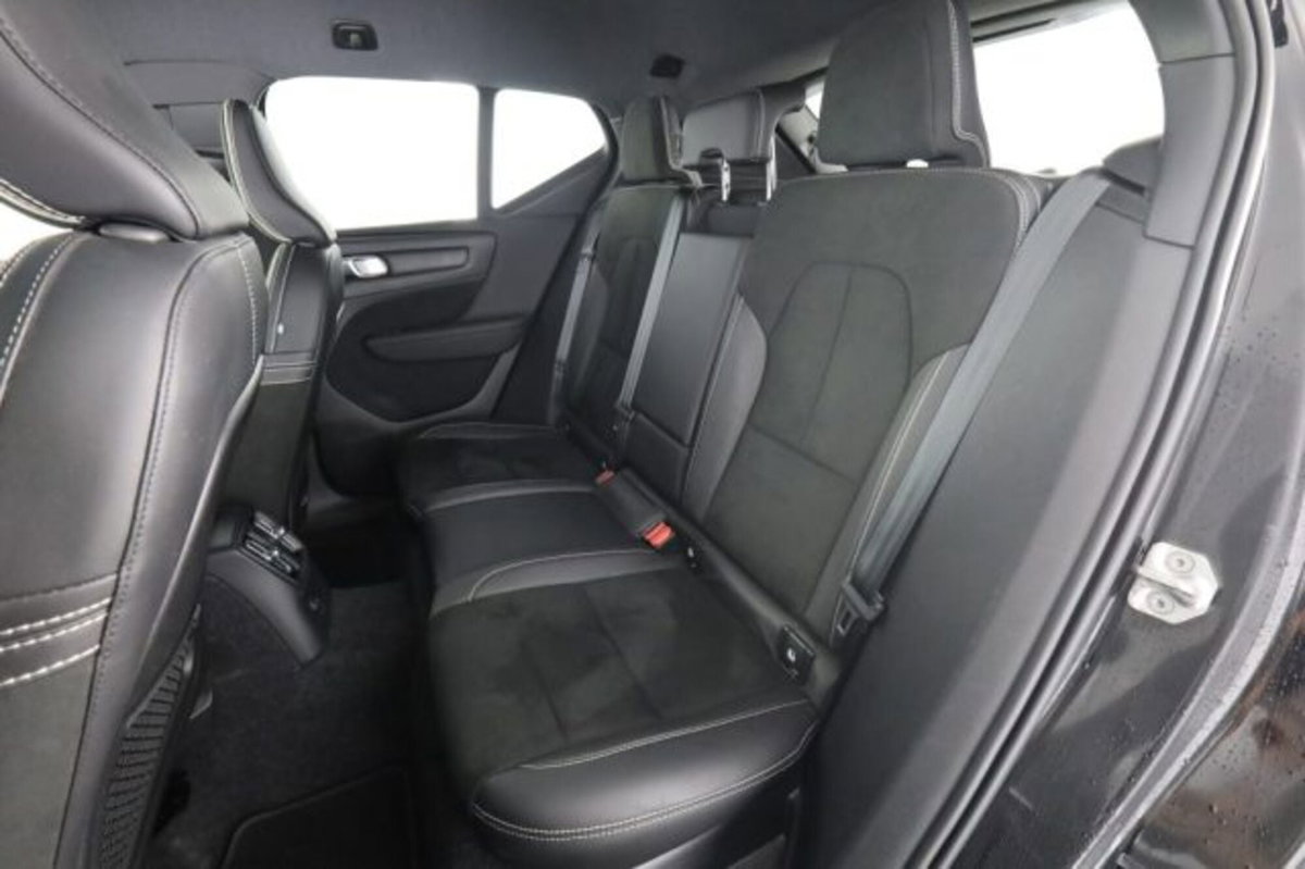 Volvo XC40 T4 Recharge Plug-in Hybrid R-design (3)