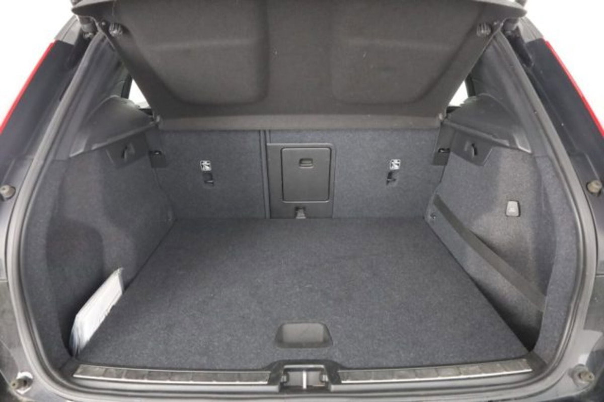 Volvo XC40 T4 Recharge Plug-in Hybrid R-design (6)