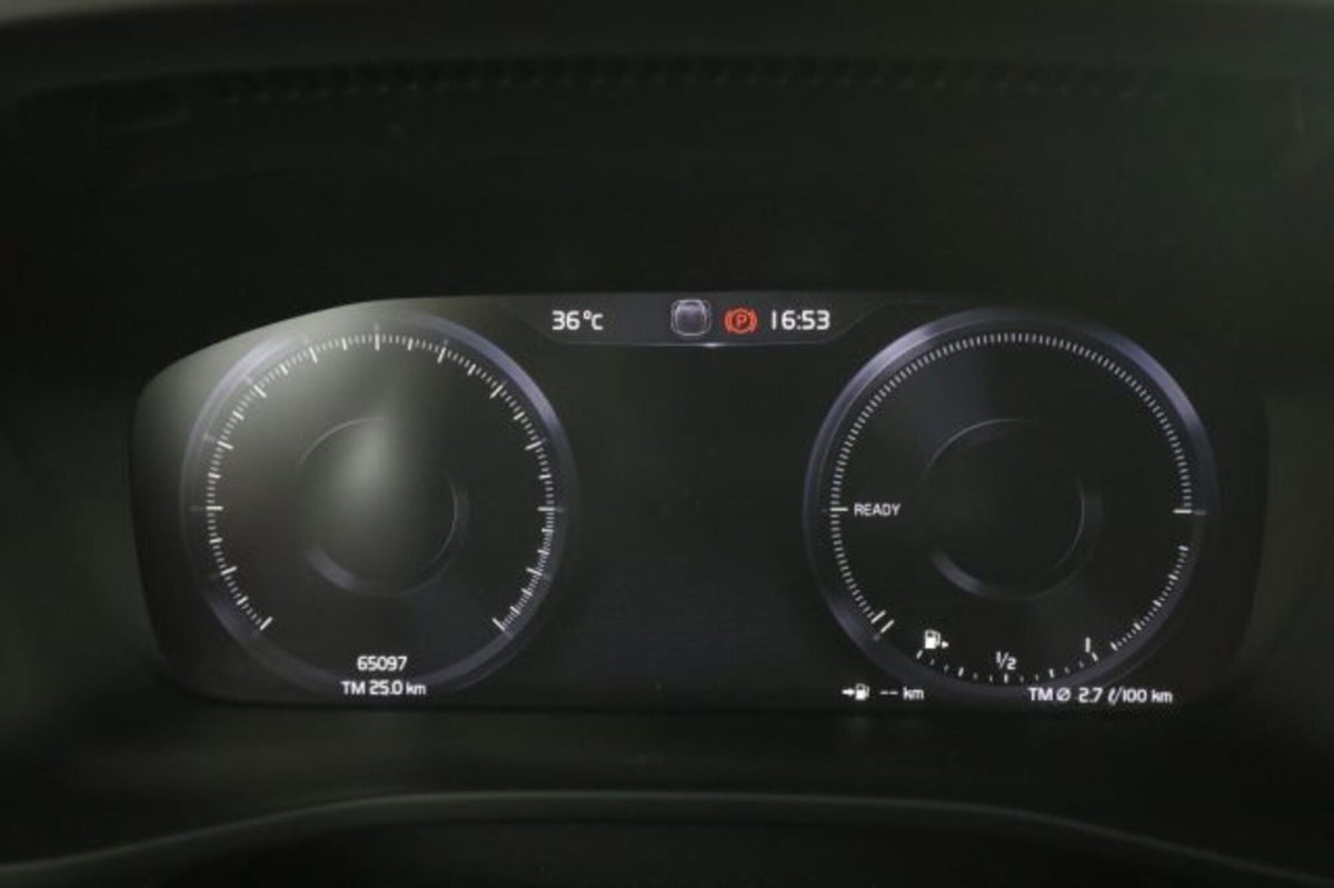 Volvo XC40 T4 Recharge Plug-in Hybrid R-design (7)