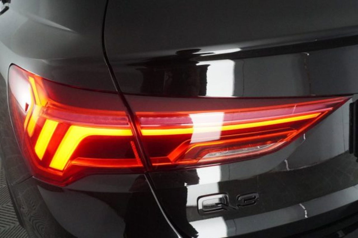 Audi Q3 Sportback 35 2.0 tdi Identity Black s-tronic (10)