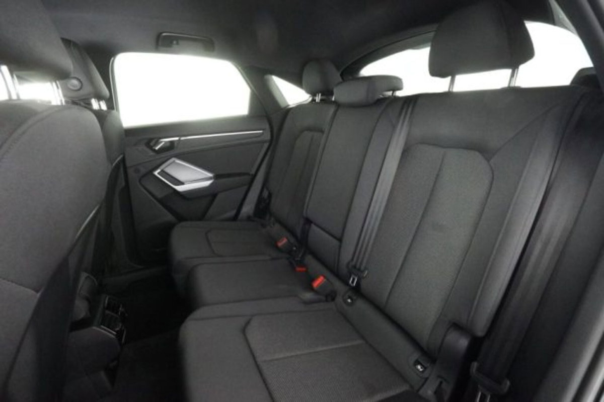 Audi Q3 Sportback 35 2.0 tdi Identity Black s-tronic (3)