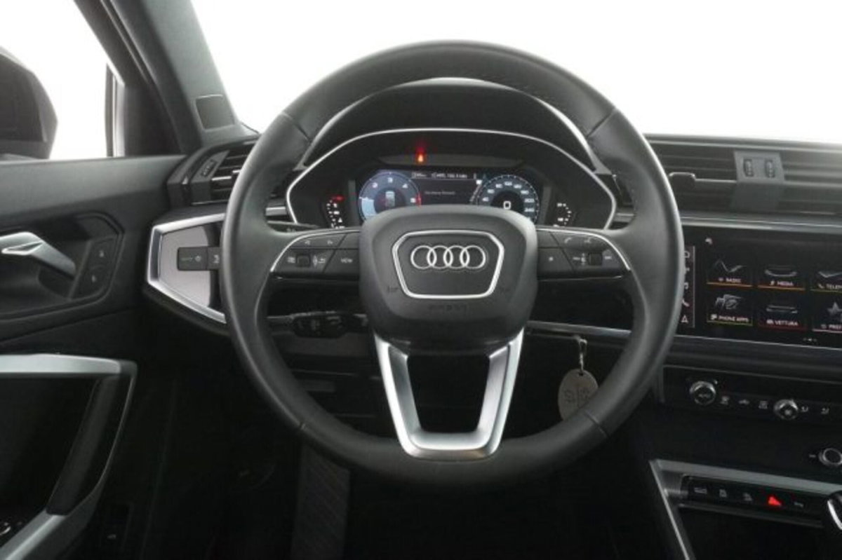 Audi Q3 Sportback 35 2.0 tdi Identity Black s-tronic (5)