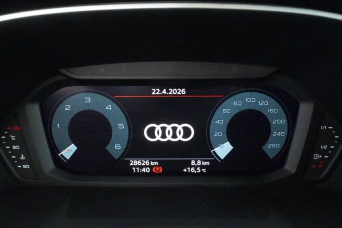 Audi Q3 Sportback 35 2.0 tdi Identity Black s-tronic (7)