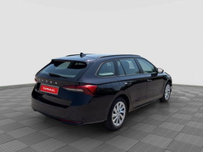 Skoda Octavia Station Wagon 2.0 tdi Executive 150cv dsg (5)