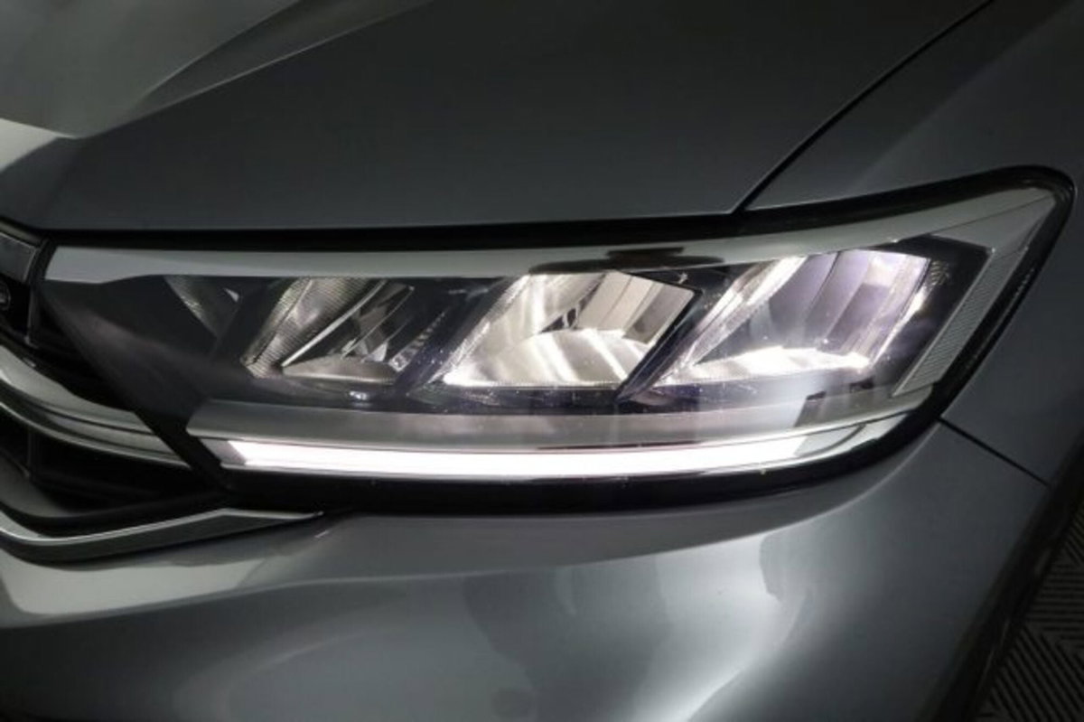 Volkswagen T-Roc 1.5 tsi R-Line dsg (9)