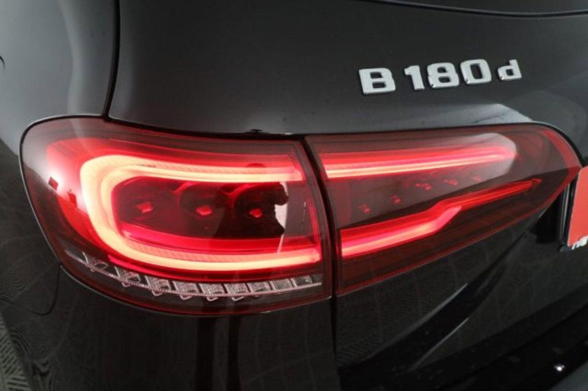 Mercedes-Benz CLA Shooting Brake 180 d Automatic Shooting Brake Sport (10)