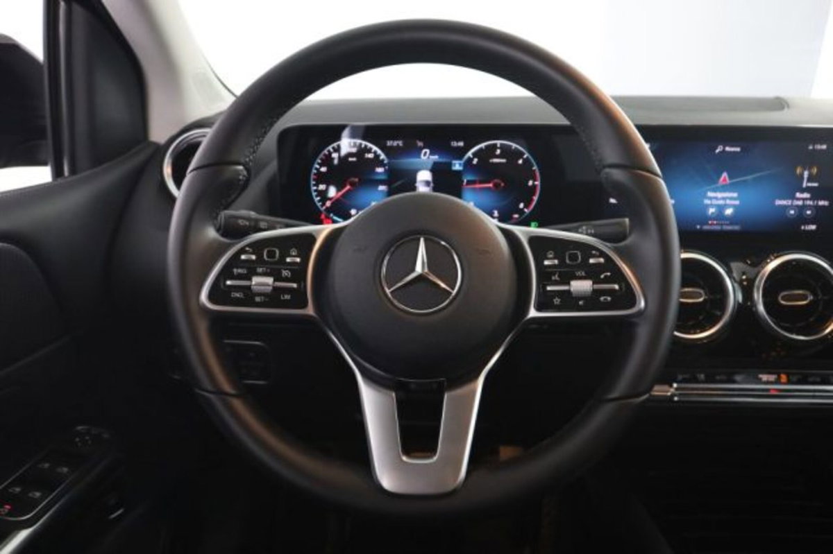 Mercedes-Benz CLA Shooting Brake 180 d Automatic Shooting Brake Sport (5)