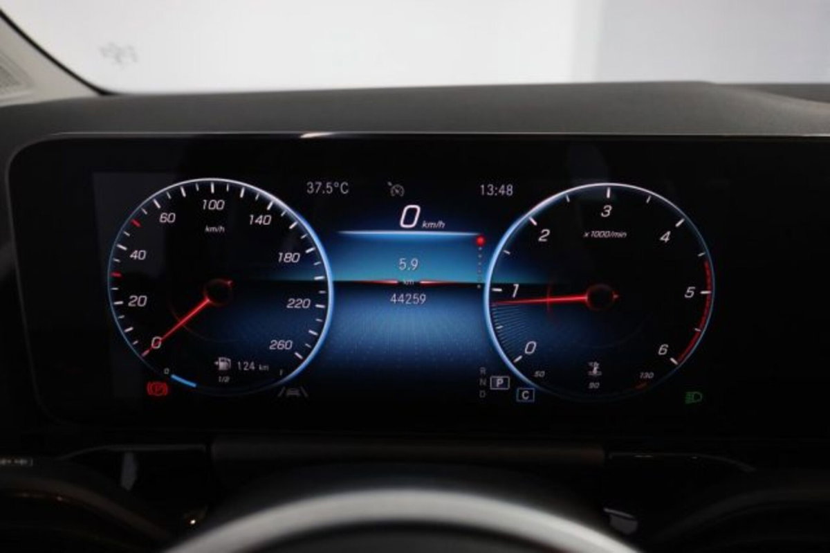 Mercedes-Benz CLA Shooting Brake 180 d Automatic Shooting Brake Sport (7)