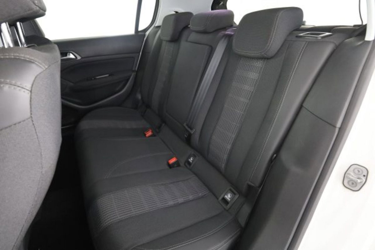 Peugeot 308 BlueHDi 120 S&S EAT6 Allure (3)
